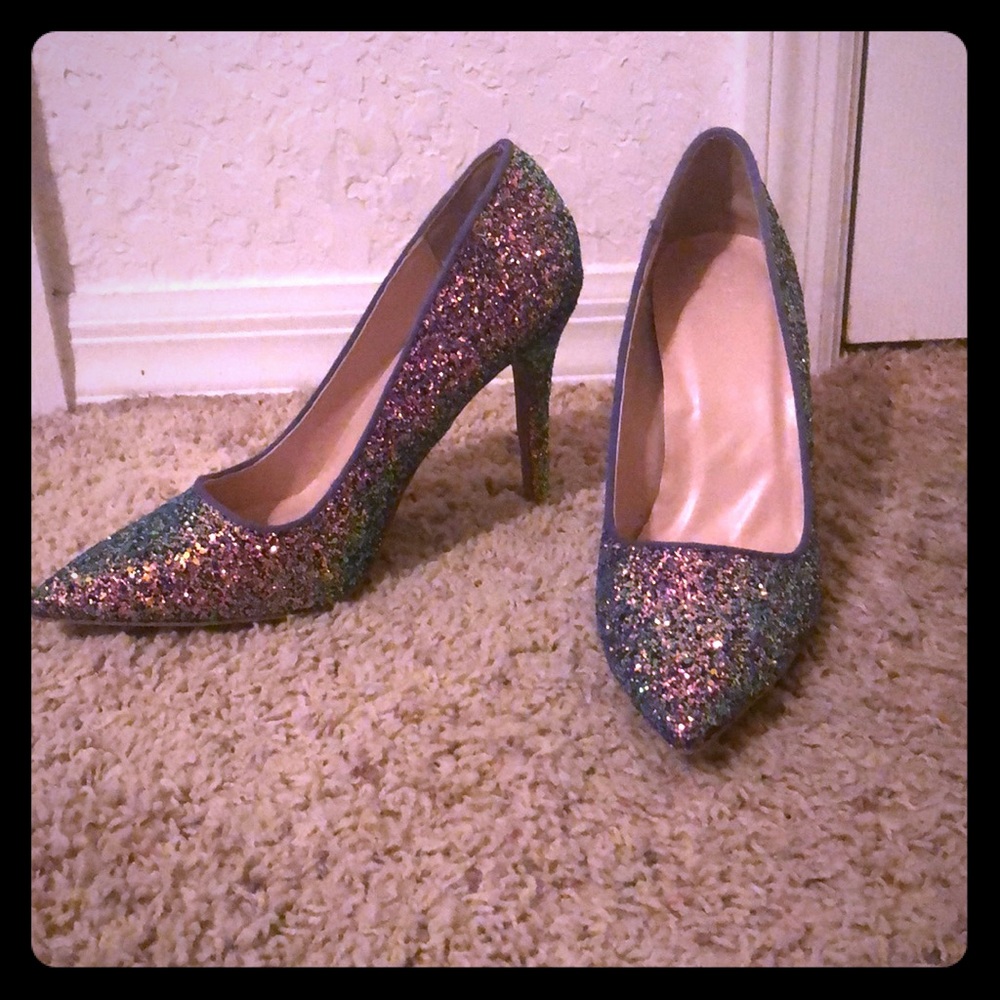 NEVER BEEN WORN SPARKLY PUMPS
